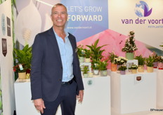 John Stassen van Van der Voort stond er met de Spathiphyllums, Azalea's en Ludisia in het seizoen. 